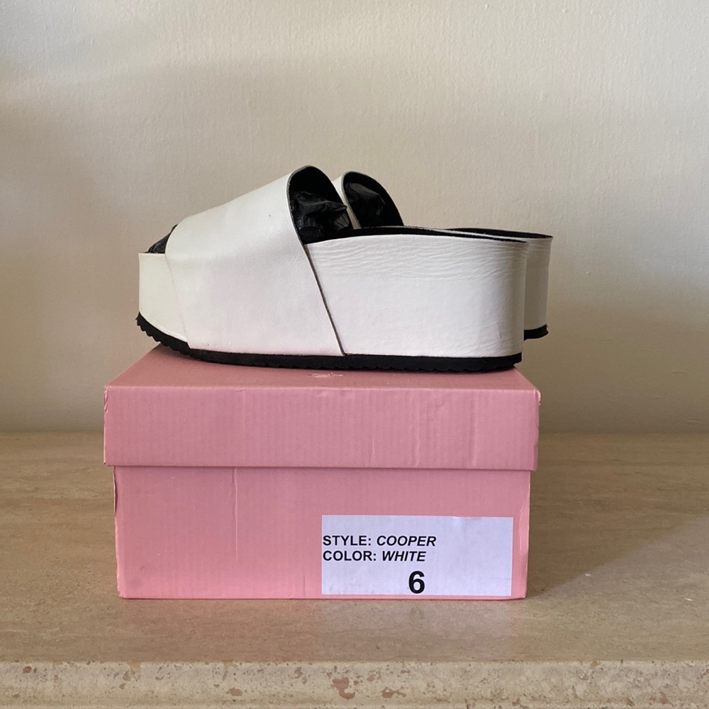 INTENTIONALLY BLANK Platform Sandal in White Leather